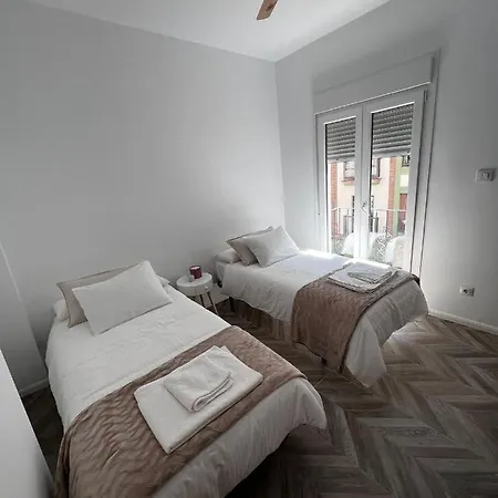 Luxury New 6 Pax Apart Downtown. *