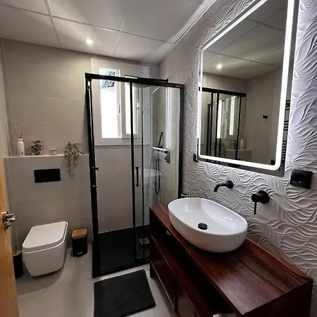 Luxury New 6 Pax Apart Downtown.