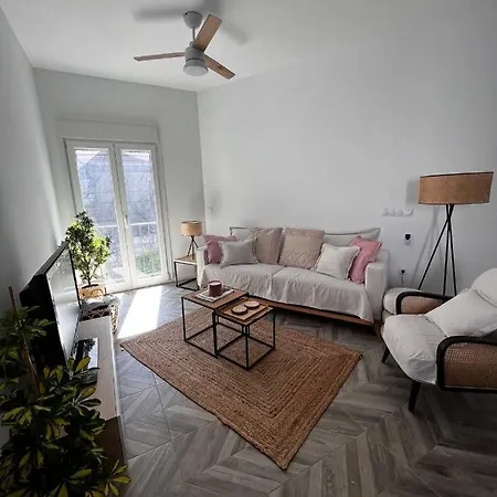 Luxury New 6 Pax Apart Downtown. *