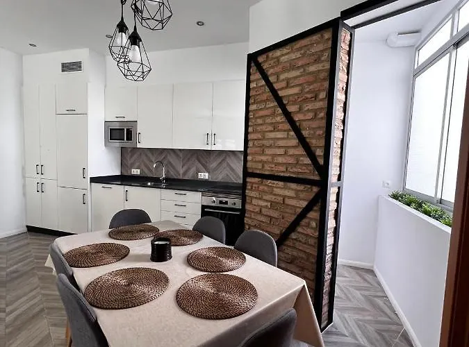 Luxury New 6 Pax Apart Downtown. * コルドバ