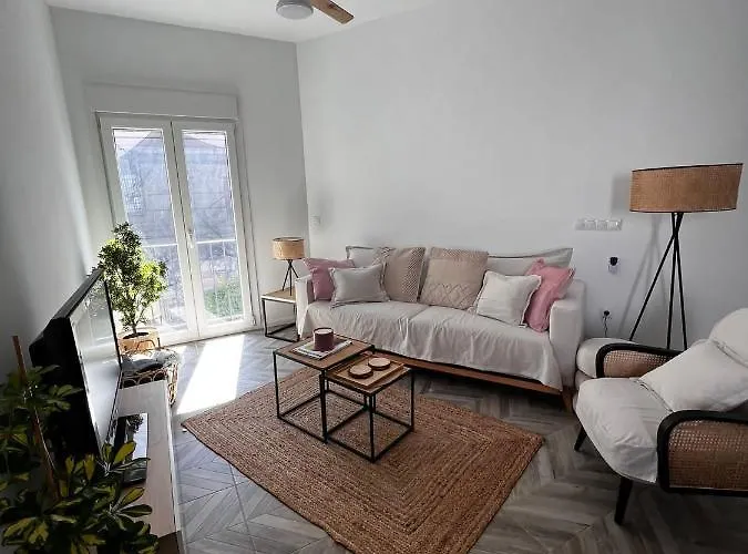 Luxury New 6 Pax Apart Downtown. *