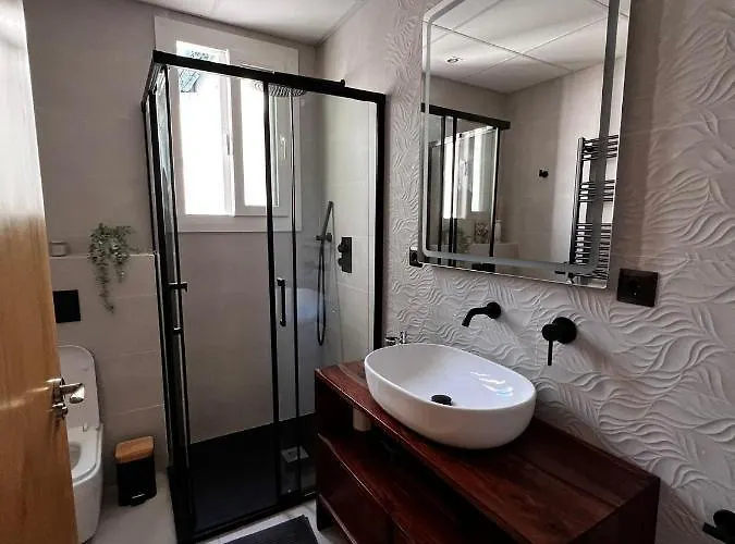 Luxury New 6 Pax Apart Downtown. アパート