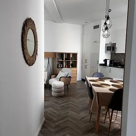דירה Luxury New 6 Pax Apart Downtown.