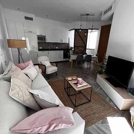 Luxury New 6 Pax Apart Downtown. Cordova