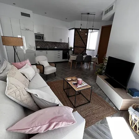 Luxury New 6 Pax Apart Downtown.