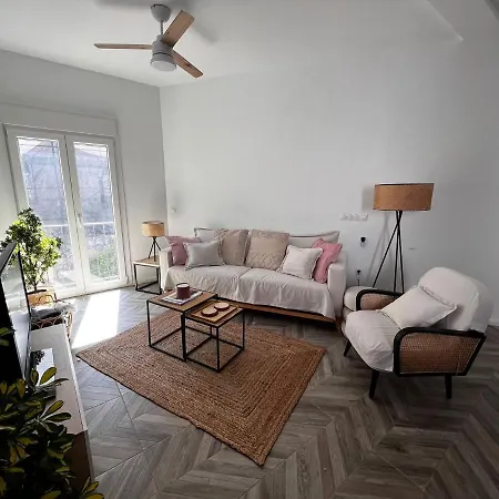 Apartment Luxury New 6 Pax Apart Downtown. *