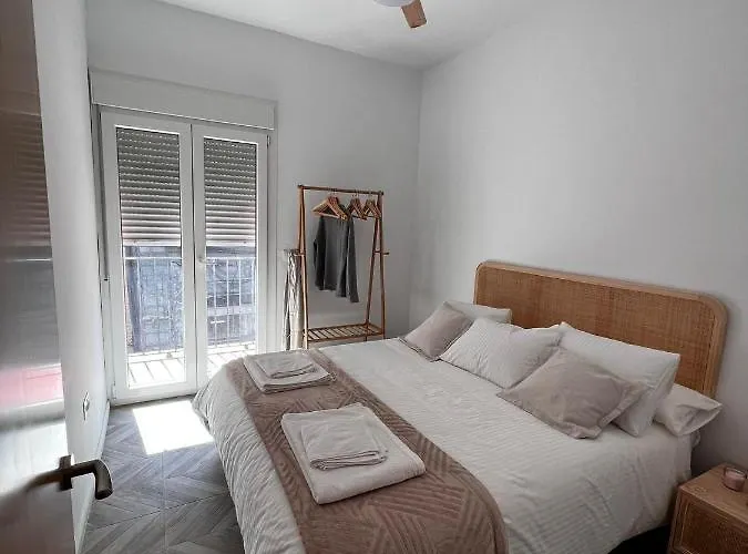 Luxury New 6 Pax Apart Downtown.