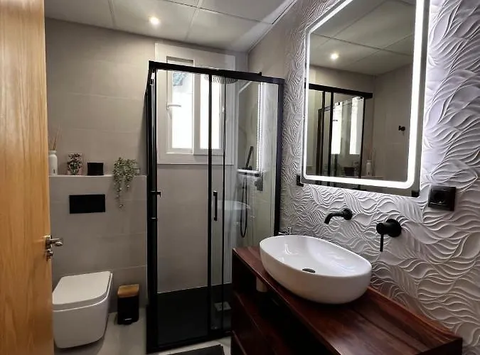 Luxury New 6 Pax Apart Downtown.