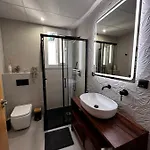 Luxury New 6 Pax Apart Downtown.