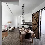 Luxury New 6 Pax Apart Downtown.