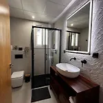 Luxury New 6 Pax Apart Downtown.