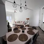 Luxury New 6 Pax Apart Downtown. *